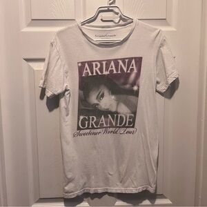 3/25$💥 Ariana Grande small women music t shirt white sweetener world tour tee